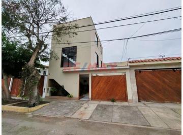 Casa de 3 habitaciones, Lima · Venta Casa + Duplex