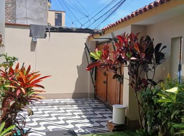 Casa de 3 habitaciones, Lima · Vendo Casa de un Piso Limite con Pueblo Libre y Cercado de Lima