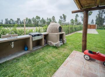 Casa de 4 habitaciones, Chincha · En Venta Casa de Campo de 1000 m² en Chincha