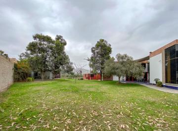 Casa · 467m² · 6 Dormitorios · 4 Estacionamientos · Se Vende Casa Como Terreno en Urb. El Haras, La Molina 1,440 m²