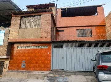 Casa · 314m² · 4 Dormitorios · 5 Estacionamientos · Casa en Venta en Villa Maria del Triunfo