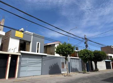 Casa de 12 habitaciones, Arequipa · Casa Para Empresas Cerca Al Policlinico Yanahuara y Parque del Avion