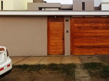 Casa · 289ha · 7 Dormitorios · 2 Estacionamientos · Venta de Casa en La Perla Id: 3 7 5 5 4