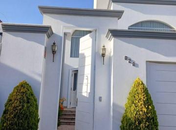 Casa de 4 habitaciones, Arequipa · Casa con 4 Habitaciones de 258 m² en Alquiler en La Lomada de Challapampa