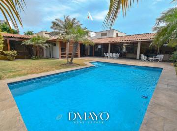 Casa · 1250m² · 3 Dormitorios · 4 Estacionamientos · Casa en Venta de 1,250 m² con Jardín y Piscina Muy Cerca de Universidad de Lima