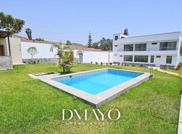 Casa · 400m² · 8 Dormitorios · 6 Estacionamientos · Venta Casa de Estreno con Piscina 1200 m², Inversionistas - Pachacamac