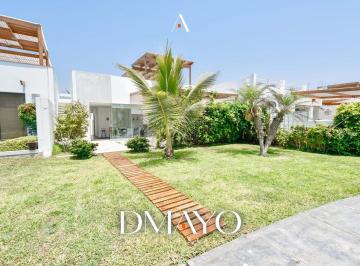 Casa · 200m² · 5 Dormitorios · Venta Casa de Playa en Tres Islas de 5 Dorm. con Piscina