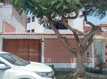 Casa de 8 habitaciones, Lima · Se Vende Casa Frente a Parque en Los Cedros de Villa Chorrillos