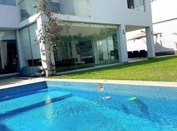 Casa · 350m² · 4 Dormitorios · 5 Estacionamientos · Se Vende Super Linda y Moderna Casa con Piscina en La 2da Etapa de La Planicie