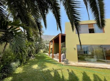 Casa · 410m² · 3 Dormitorios · 2 Estacionamientos · Casa con Bello Diseño y en Exclusiva Zona de La Molina
