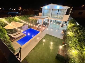 Casa · 180m² · 9 Dormitorios · 1 Estacionamiento · Venta Casa Urbanización Los Educadores Santa Rosa