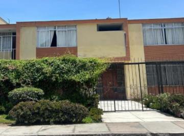 Casa de 5 habitaciones, Lima · ¡Remate en San Borja! Venta de Casa Como Terreno con Gran Jardín.– Gran Potencial