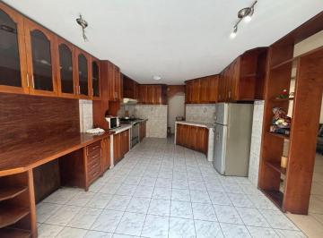 Casa · 160m² · 6 Dormitorios - RE/MAX CAPITAL · Venta de Casa de 4 Pisos en Ate de 165 m²