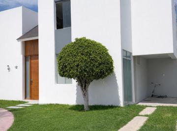 Casa de 3 habitaciones, Arequipa · Hermosa Casa en Venta en Urbanización Privada El Cortijo – Cerro Colorado