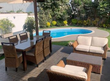 Casa · 304m² · 4 Dormitorios · 3 Estacionamientos · ¡Vive en La Molina! Espectacular Casa con Piscina y Jardines Privados en Una Ubicación Exclusiva