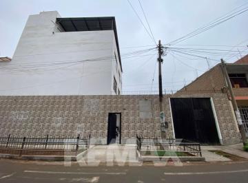 Casa · 560m² · Se Vende Palacio de 4 Pisos con Piscina en Puente Piedra
