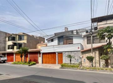 Casa de 7 habitaciones, Lima · Casa de 3 Pisos en Mayorazgo + Mini Dpto Independiente – Ideal Para Inversión y Renta