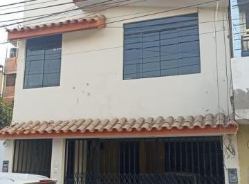 Casa · 330m² · 9 Dormitorios · 1 Estacionamiento · Se Vende Casa en Zona Urbana - Sullana - Opastor