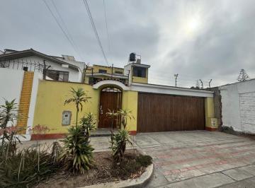 Casa de 4 habitaciones, Lima · Se Vende Casa Como Terreno en Buena Zona a Remodelar