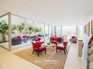 Casa · 768m² · 4 Dormitorios · 3 Estacionamientos · Imponente Residencia de 761 m² a Pasos del Golf de San Isidro