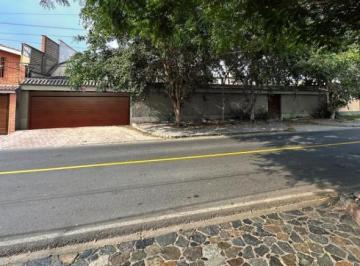 Casa · 1035m² · 6 Dormitorios · 6 Estacionamientos · Se Vende Casa a Precio de Terreno 1,035.45 m² en Residencial Monterrico - La Molina 6 Habitacione