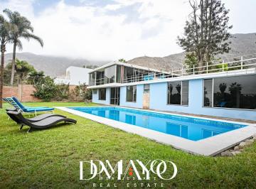 Casa · 372m² · 4 Dormitorios · 3 Estacionamientos · Oportunidad Venta Casa con Alto Potencial 4 Dorm Piscina 3 Cocheras 1145 m² Gran Jardin