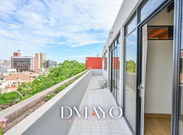 Departamento · 202m² · 3 Dormitorios · 1 Estacionamiento · Venta Duplex en El Olivar de San Isidro con Vista a La Calle y Terraza