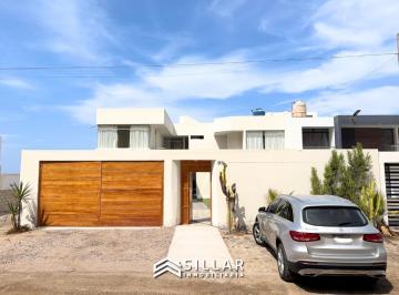 Casa de 7 habitaciones, Camaná · Casa de Playa en Venta, Urb. San Marino, Camaná