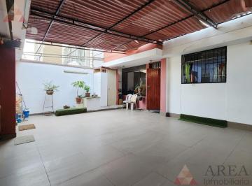 Casa · 320m² · 5 Dormitorios · 2 Estacionamientos · Casa de Pisos | Azotea | 2 Estacionamientos | 5 Dorm.