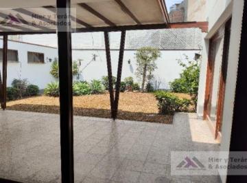 Casa · 487m² · 5 Dormitorios · 2 Estacionamientos · Venta de Casa Como Terreno en Surco (- 2)