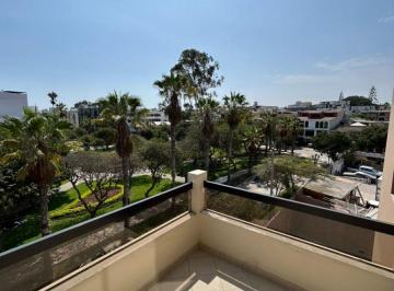 Departamento de 3 habitaciones, Lima · Tríplex con Vista Al Parque Marie Reiche en Surco