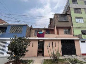 Casa · 415m² · 6 Dormitorios · 1 Estacionamiento · Se Vende Casa