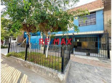 Casa de 5 habitaciones, Lima · ¡Oportunidad en Smp! Casa de 3 Pisos en Venta con Ingresos Independientes. Genera Ingresos