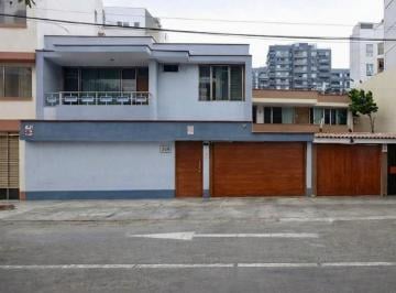 Casa · 365m² · 8 Dormitorios · 1 Estacionamiento · Se Vende Amplia Casa 284 m² en Zona Céntrica de San Miguel