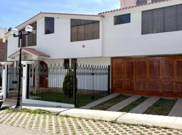 Casa de 6 habitaciones, Arequipa · Exclusiva Casa en Venta – Urb. Killari II