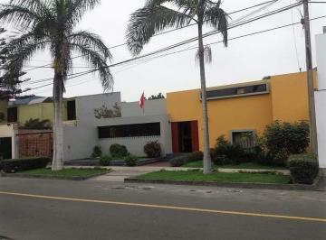 Casa de 4 habitaciones, Lima · ¡Elegancia y Potencial en La Molina Vieja! | Sala de Doble Altura (3.90 M) y Paradisiaco Jardin!