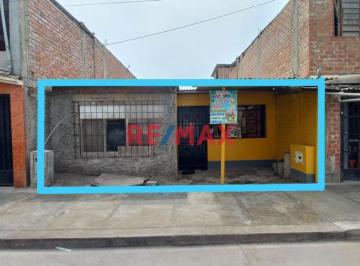 Casa · 70m² · 2 Dormitorios · Se Vende Casa Como Terreno en Av - 140 m²