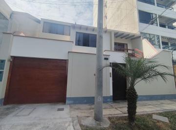 Casa de 2 habitaciones, Lima · Alquilo Casa en Miraflores Primer Piso de 210 m² Frente Al Parque, Incluye 1 Cochera Techada