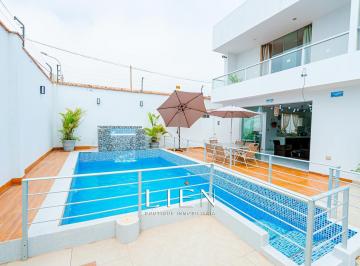 Casa · 450m² · 5 Dormitorios · 4 Estacionamientos · Amplia Casa en Venta en Punta Negra con Piscina y Parrilla