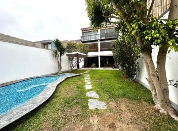 Casa · 208m² · 5 Dormitorios · Casa en Las Brisas de Villa