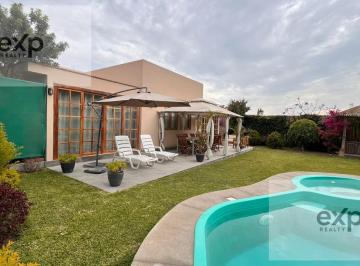 Casa · 1059m² · 5 Dormitorios · 2 Estacionamientos · Casa en Cieneguilla
