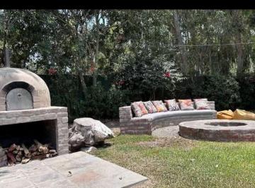 Casa en Venta de 4 habitaciones Lurín · Vta Lurin Fundo Paso Chico Casa 4d + 4c 1p Jardin Parrilla En/condom