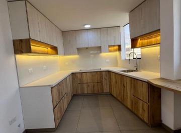 Departamento de 4 habitaciones, Lima · Venta de Amplio Departamento Frente a Parque con Área de Terraza