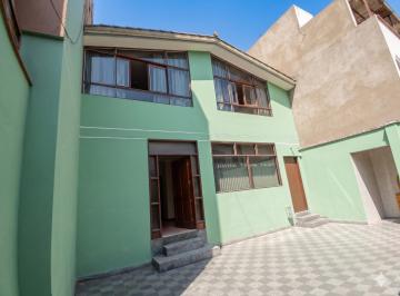 Casa · 160m² · 3 Dormitorios · 2 Estacionamientos · Alquiler de Casa en Santiago de Surco