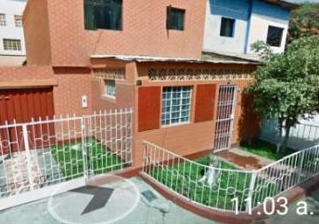 Casa · 182m² · 3 Dormitorios · 1 Estacionamiento · Se Vende Casa de Dos Pisos en Urbanización Idelfonso Coloma Sullana en Pasaje Cerca a Calle José de