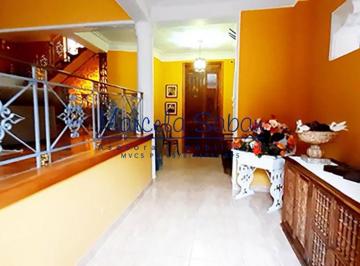 Casa de 17 habitaciones, Lima · Hermosa Casa Compuesta por 18 Dorm. C/baño y 1 Dpto. Cerca Parque Reducto