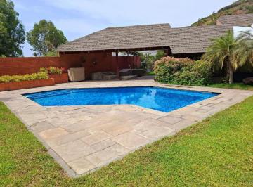 Casa · 490m² · 4 Dormitorios · 3 Estacionamientos · Casa con 1318 m² Terreno y 4 Dorm. en Venta, Amplio Jardín y Piscina La Pradera