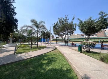 Casa de 4 habitaciones, Lima · Venta de Espaciosa Casa en Esquina con Doble Ingreso en Urb. Cerrada Covima, La Molina