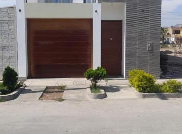 Casa · 240m² · 3 Dormitorios · 1 Estacionamiento · Alquiler de Casa en Huaral