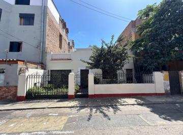 Casa de 2 habitaciones, Lima · Bajó de Precio. Casa en El Centro de Pueblo Libre, Cerca a Parques